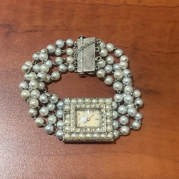 Lucien Piccard Pearl/Diamond 14K Gold Women's Watch. Elegant, Rare, and Vintage - Picture 3 of 4